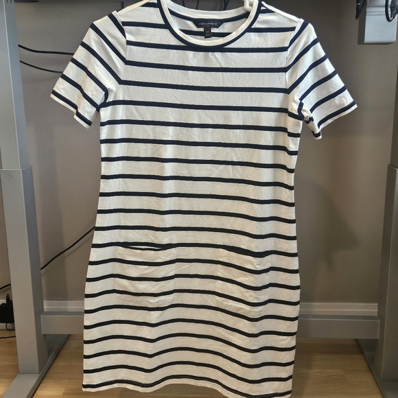 Banana Republic Dresses & Skirts - Banana Republic, EUC, Striped White & Black Dress, XS